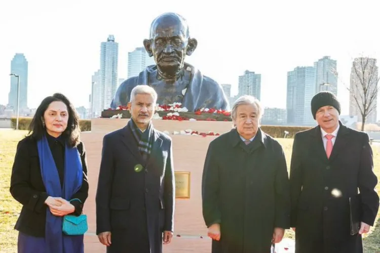 External Affairs Minister S Jaishankar, United Nations Secretary-General Antonio Guterres, Former United Nations General Assembly President Csaba Korosi and Permanent Representative of India to the UN Ruchira Kamboj with bust of Mahatma Gandhi 