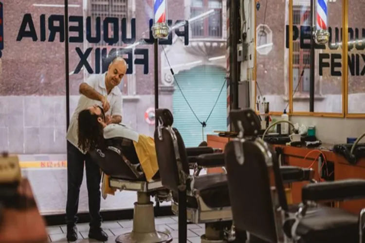 A man getting a new look at a parlour