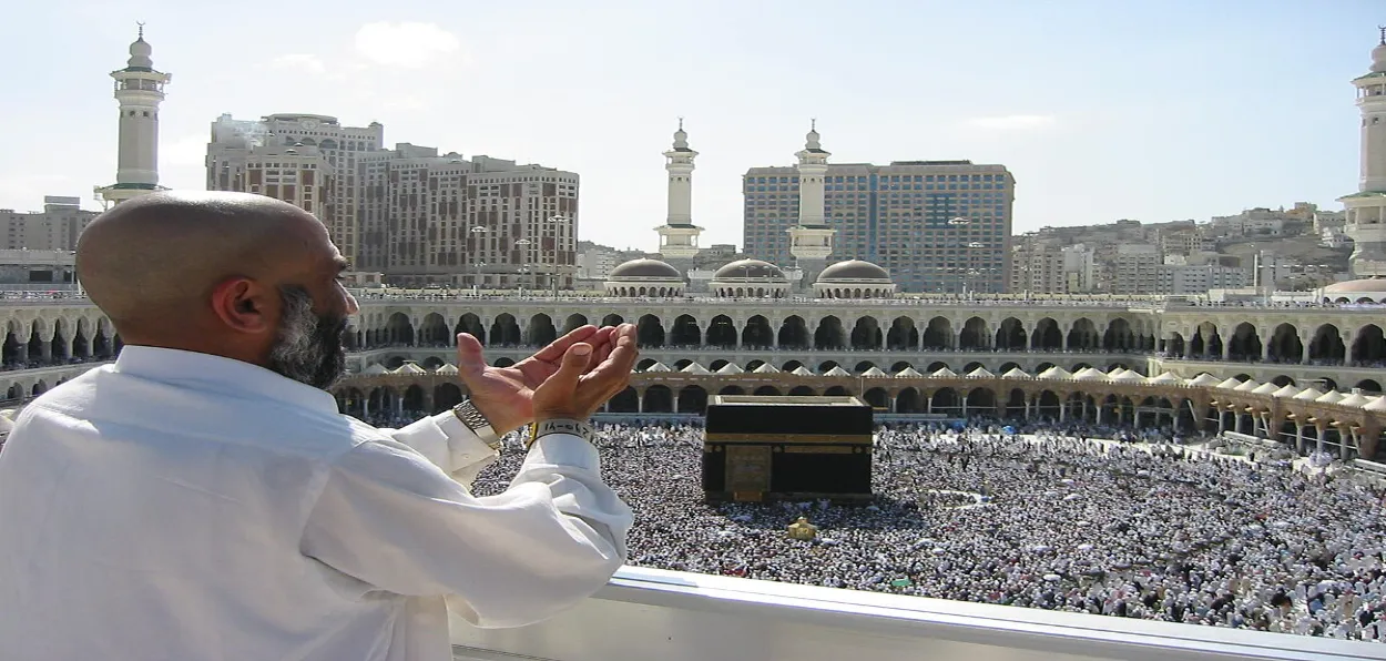 Muslims praying at Kabba, Saudi Arabia
