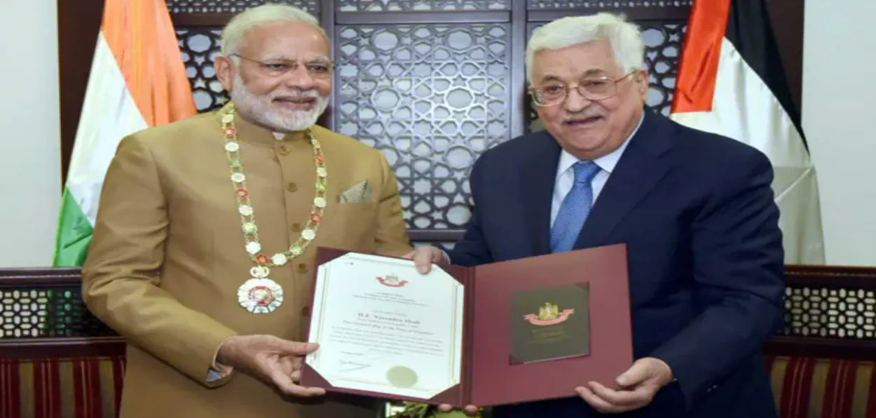 Prime Minister Narendra Modi with President Mahmoud Abbasi while receiving the highest award of Palestine