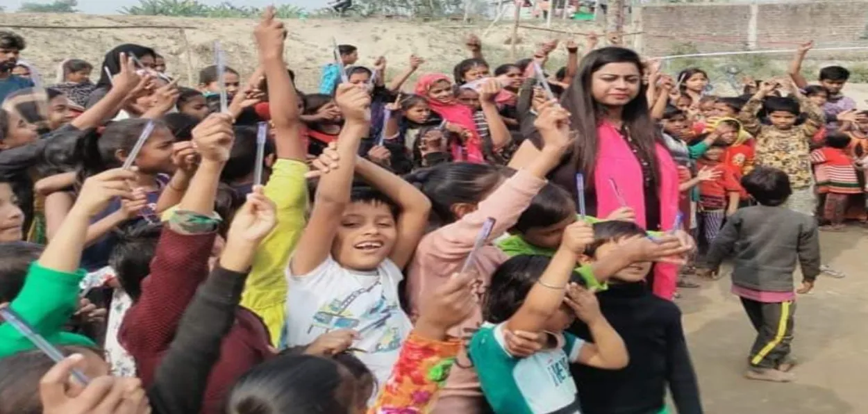 Shabnam Parveen with children of women facing violence