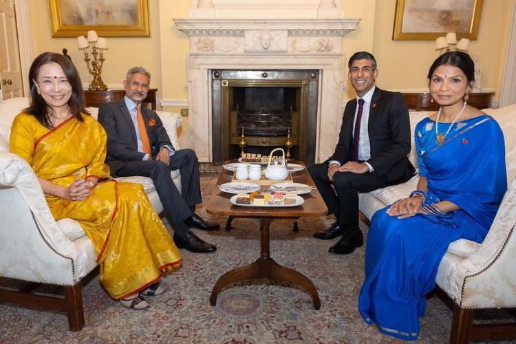 Jaishankar visits baps temple interacts with indian community in uk
