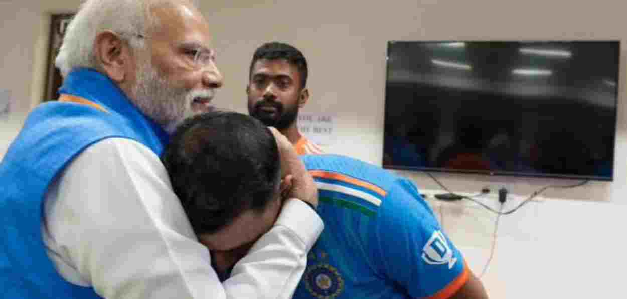 Prime Minister  comforting Mohammad Shami after India's defeat in the Ceicket world cup in Ahmedabad