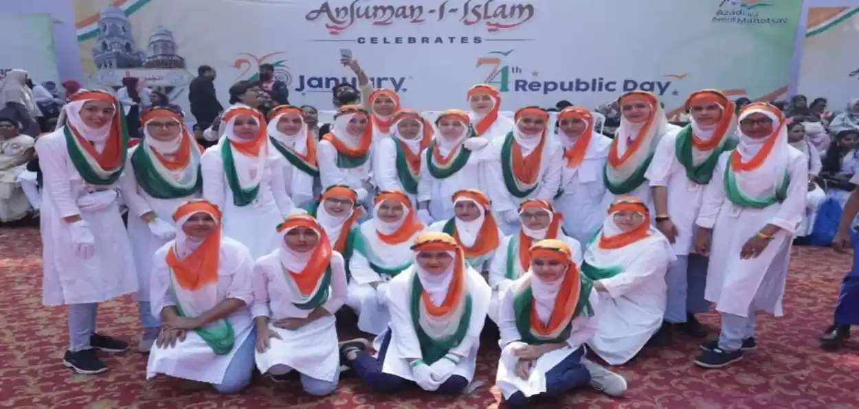 Students of Ajnuman-e-Islam