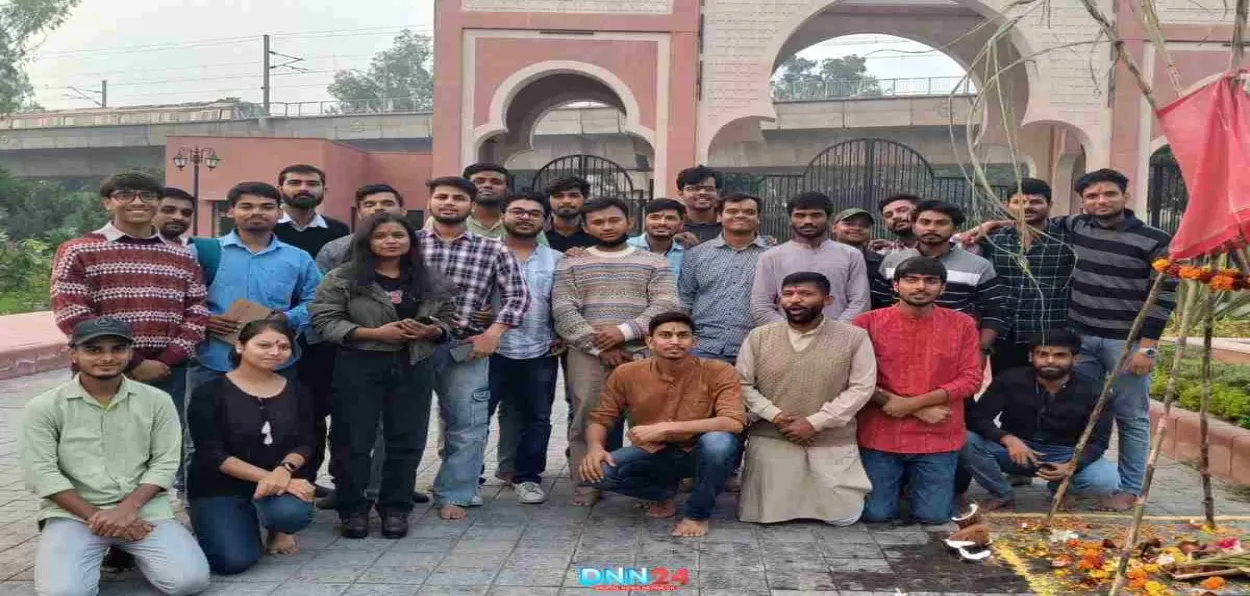 Students celebrating Chhath festival at the centenary gate of Jamia Milia islamia (Courtesy DNN 24)