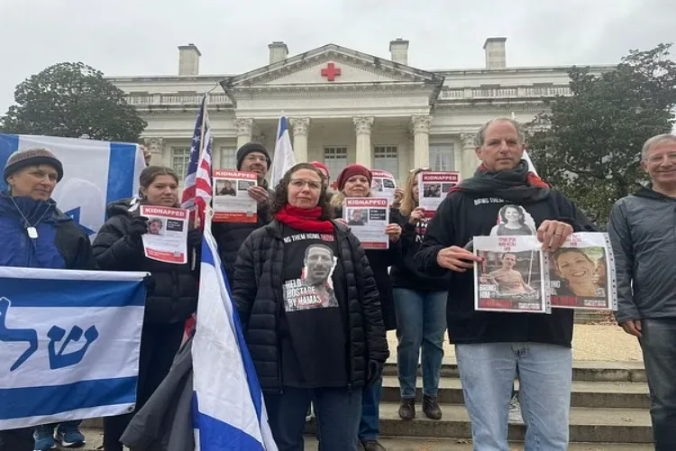 Bereaved families of the Israeli hostages gathered outside the red cross headquarters