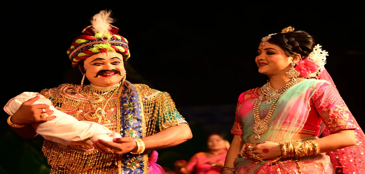 Joonmoni Begum and Aamir Khan on the stage