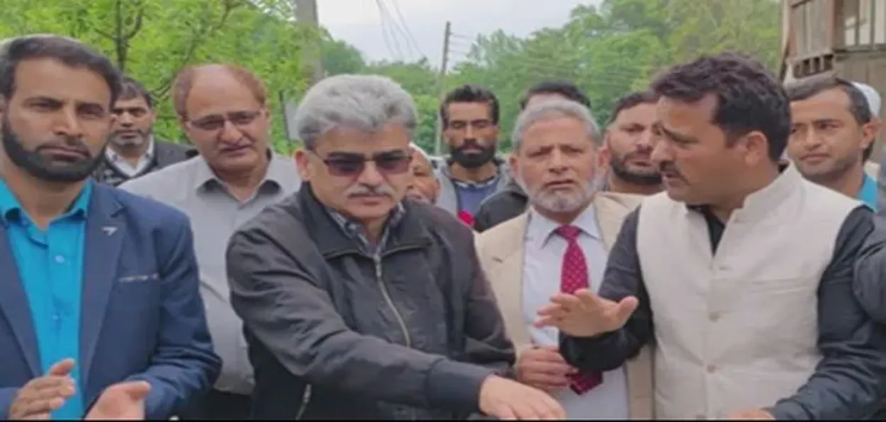 Atul Dulloo (wearing dark glasses) on a field visit