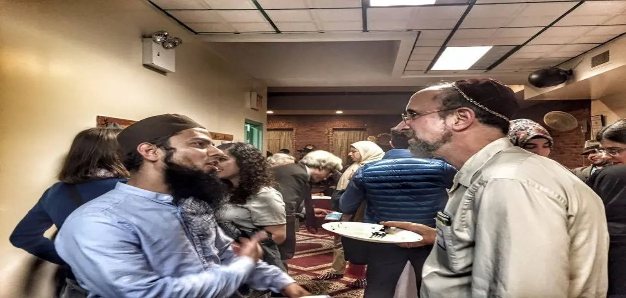 Jews and Muslims during a Ramzan party in the USA (Social media)