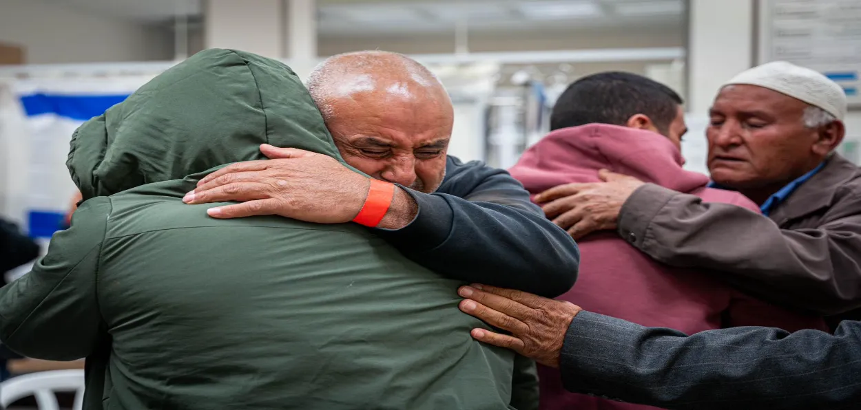 Israeli Muslim hostages Bilal and his sister Aisha Al-Ziyadne reunite with their family after being released by Hamas in a swap deal X)er Sheva.