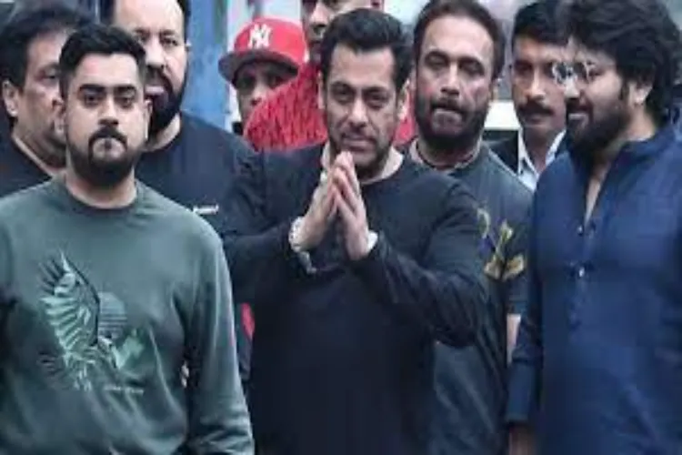Actor Salman Khan acknowledging greetings by his admirers in Kolkata