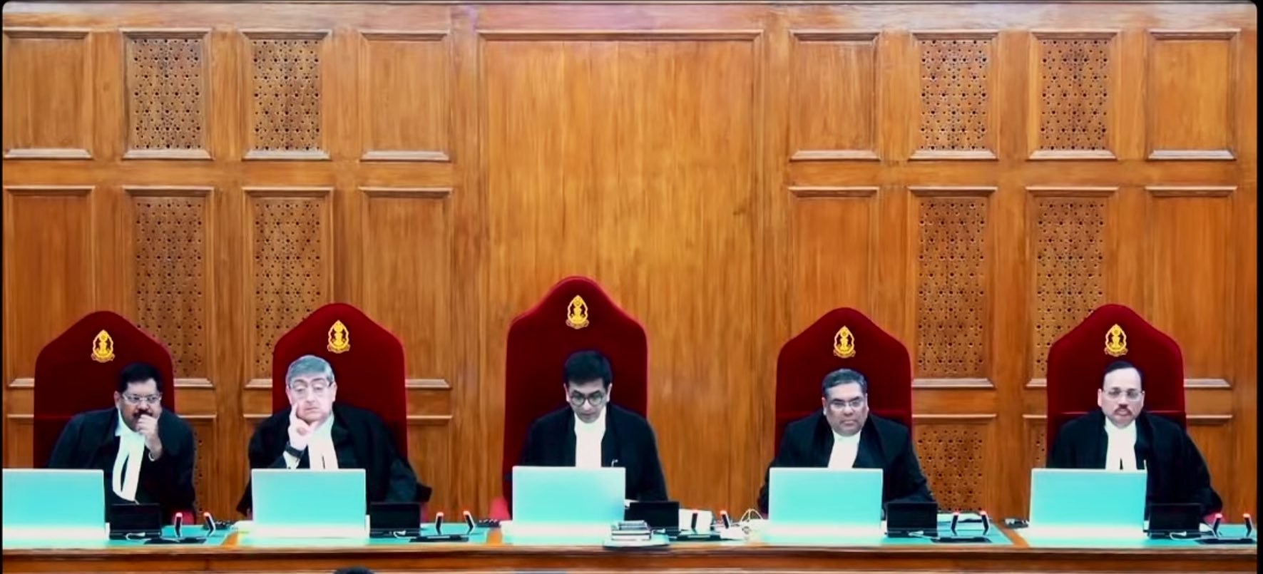 Chief Justice of India DY Chandrachud, Justices Sanjay Kishan Kaul, Sanjiv Khanna, BR Gavai, and Surya Kant 