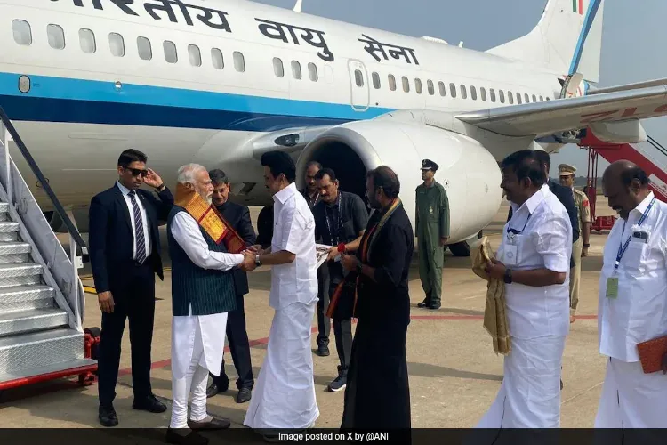 Prime Minister Narendra Modi being received at Tiruchirappalli 
