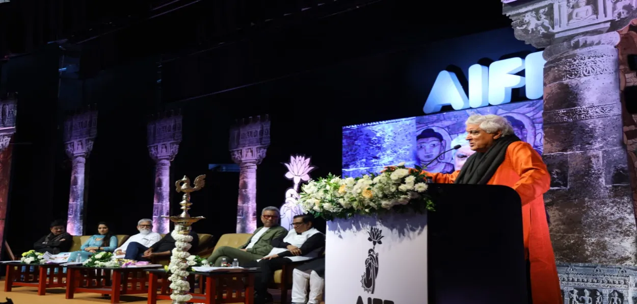 Javed Akhtar speaking at the Ajanta-Ellora International Film Festival