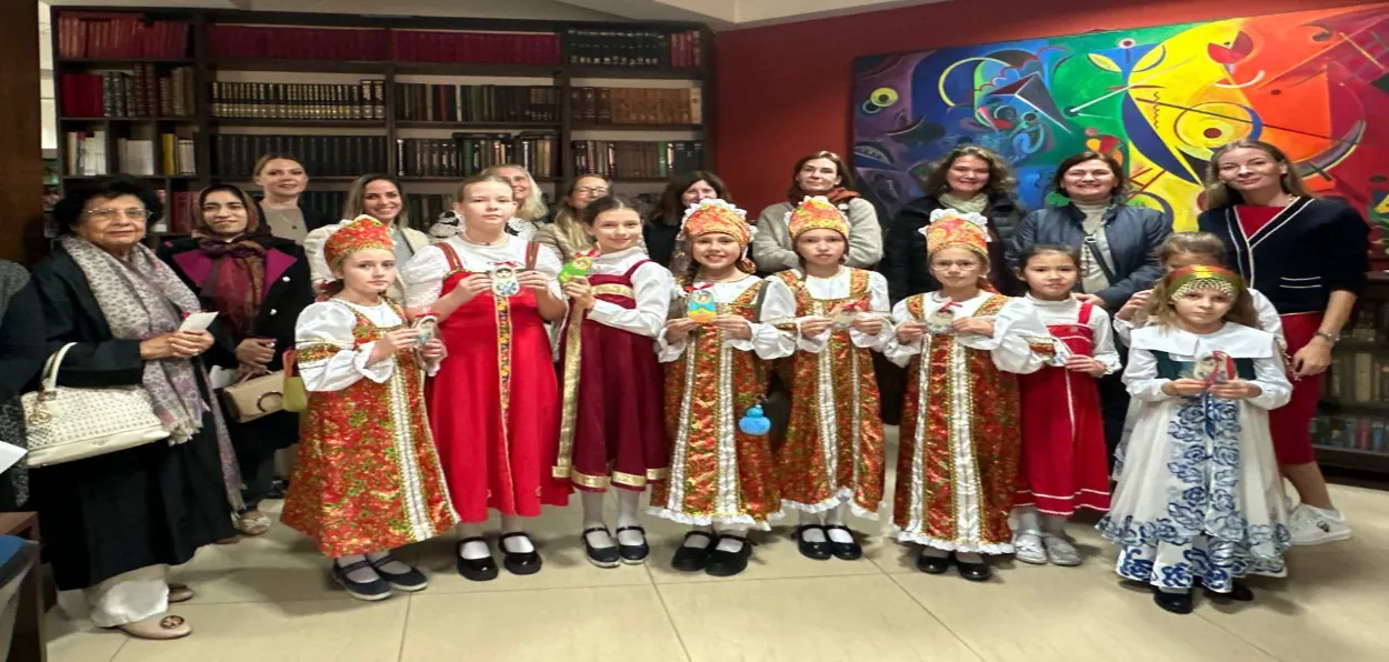 Russians performing a cultural show in New Delhi (X)