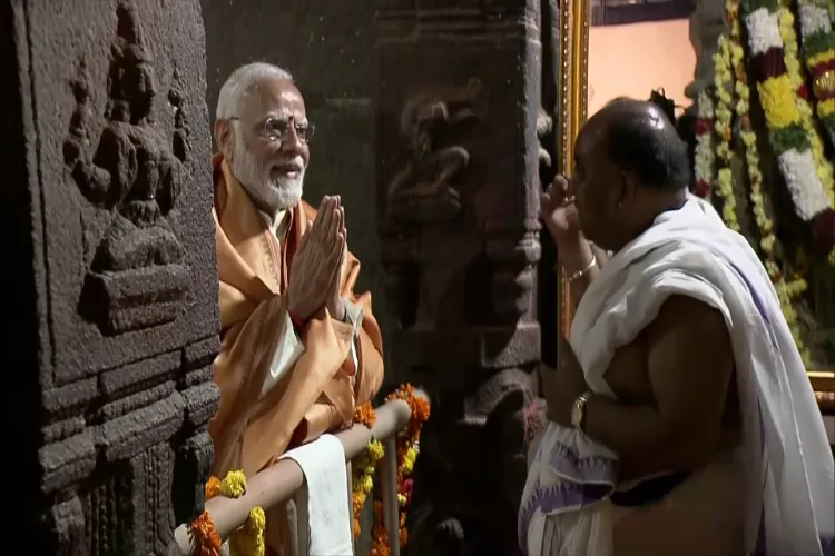 Prime Minister Narendra Modi offered prayers at the Veerabhadra temple 
