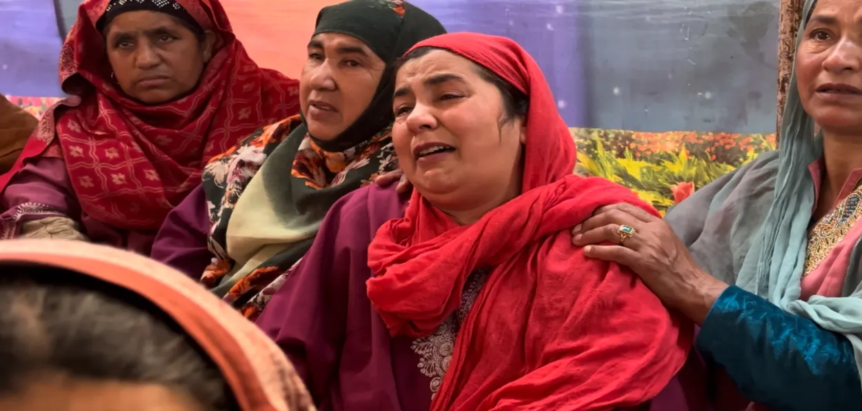 A Kashmiri woman grieving over the death of her loved one (Basit Zargar)