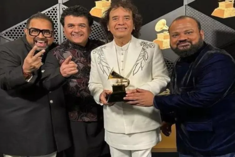 Ustad Zair Hussain, Shankar Mahadevan and Rakesh Chaurasia receiving the award
