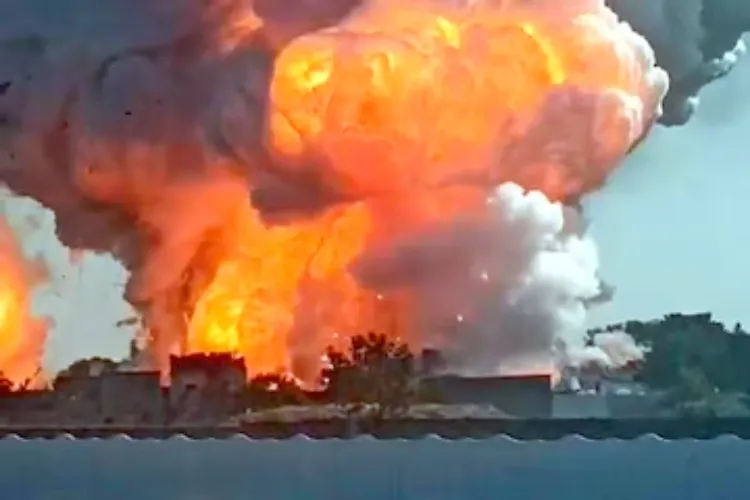 A deadly fire broke out in a  firecracker factory 