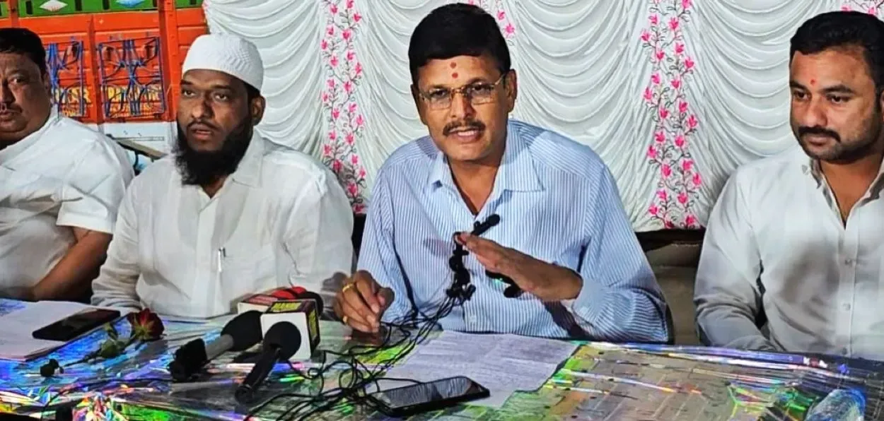  Bundu Kaka Bachhau and Shafiq of Bara Balote Dar Matar Mandal Foundation speaking to mediapersons