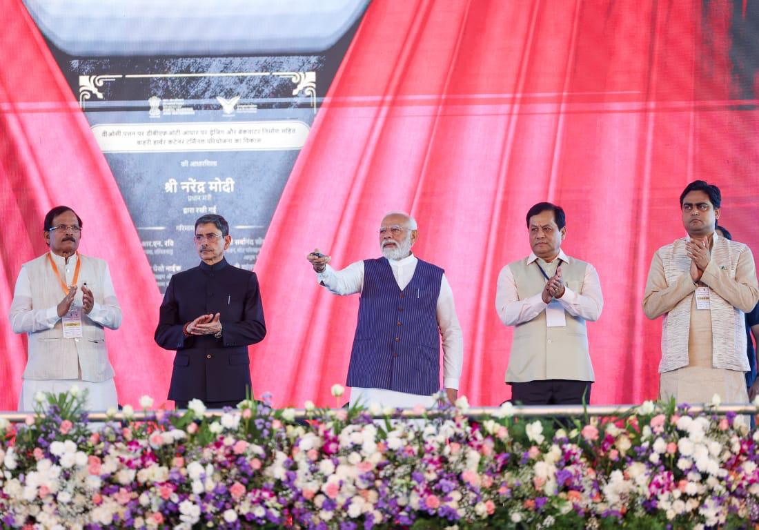 Prime Minister Narendra Modi with Union Minister Sarbananda Sonowal  and others