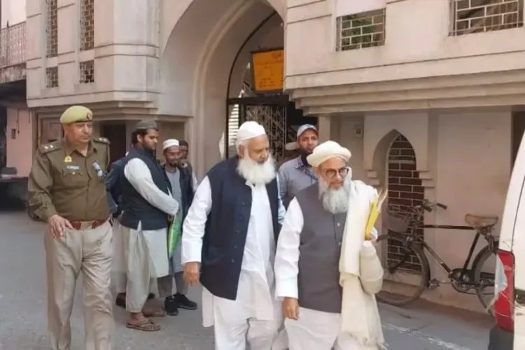 Maulana Mehmood Madani coming for the meeting of Majlis-e-Shura