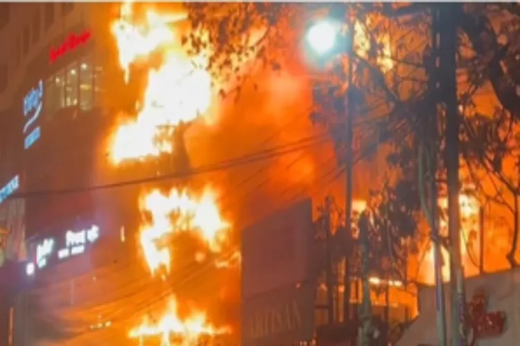 The building in Dhaka that caught fire 