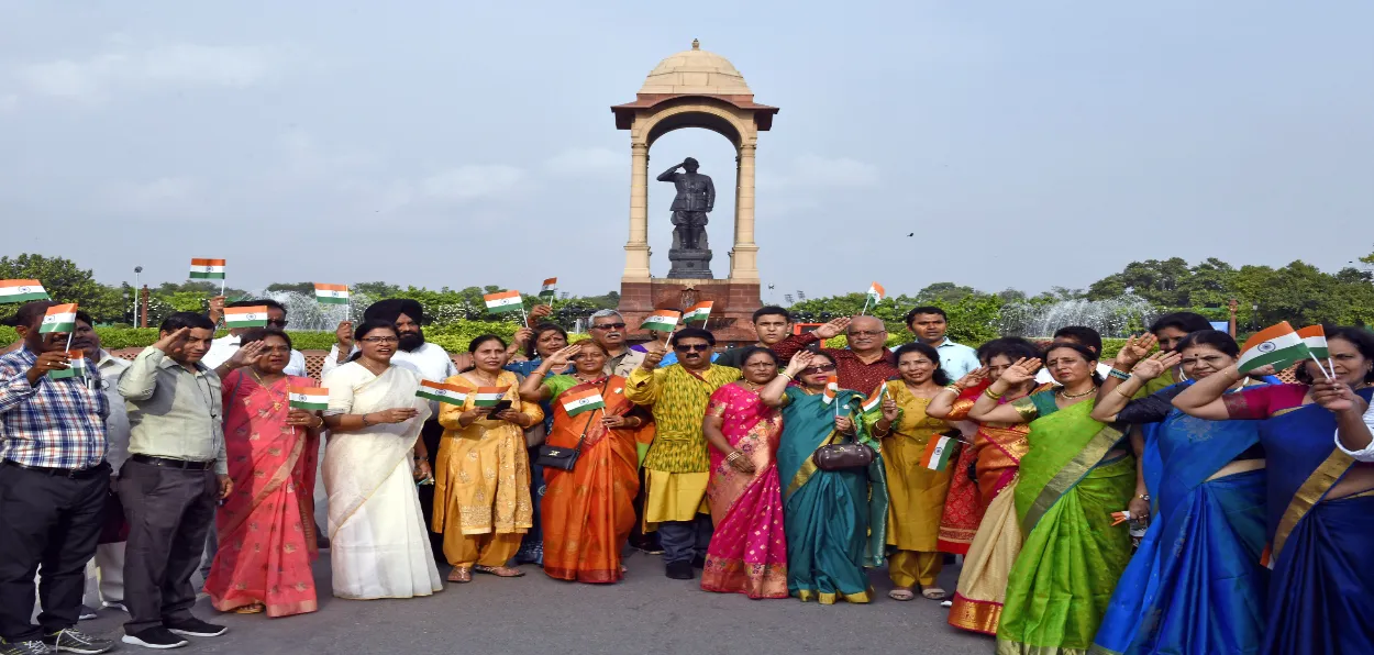 People standing in front of Netaji Subhash Chandra Statue at Indian Gate in New delhi