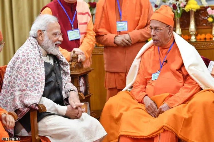 Prime Minister Narendra Modi with the President of Ramakrishna Mission,Swami Smaranananda Maharaj 
