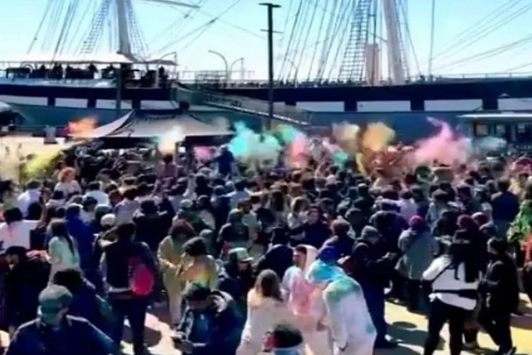 People celebrtaing the festival of Colours in New York