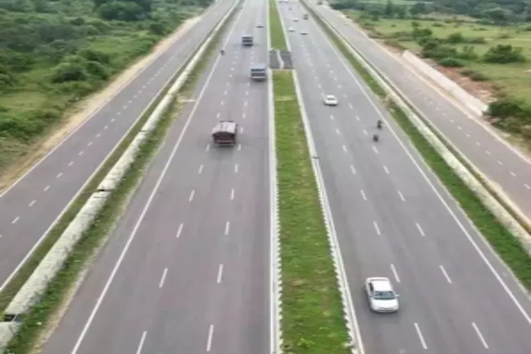A stretch of the highway connecting Lucknow with Kanpur and Ayodhya