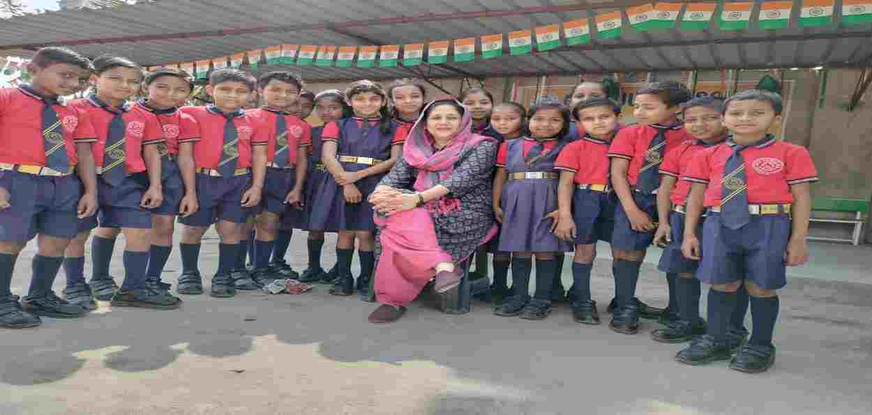 Tasneem Kausar with students of her school
