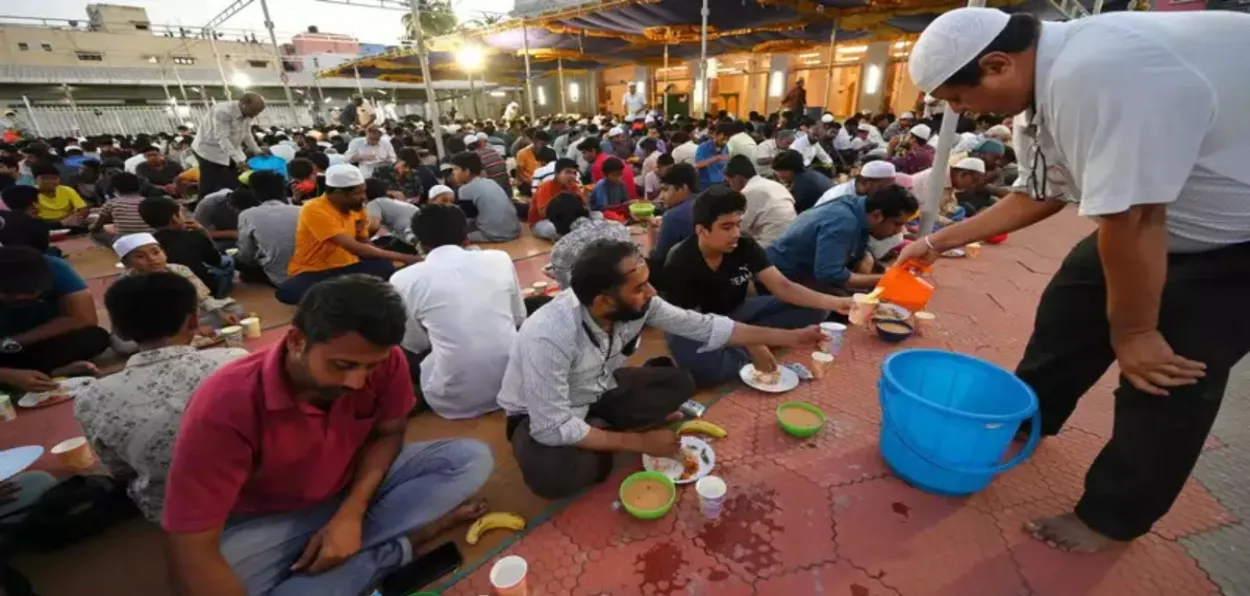 Sufidar Temple volunteers serving food at