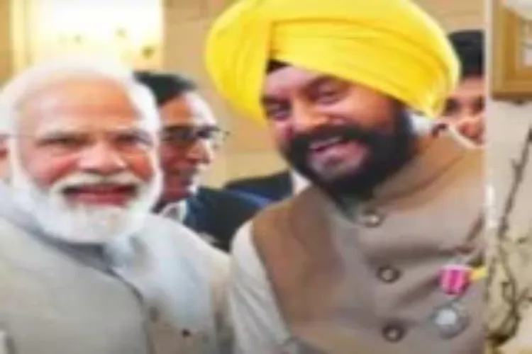 Prime Minister Narendra Modi with Jitender Singh Shunty, a social worker