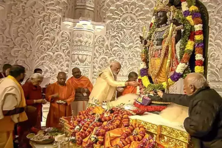 Prime Minister Narendra Modi offereing prayers at the Ram Mandir