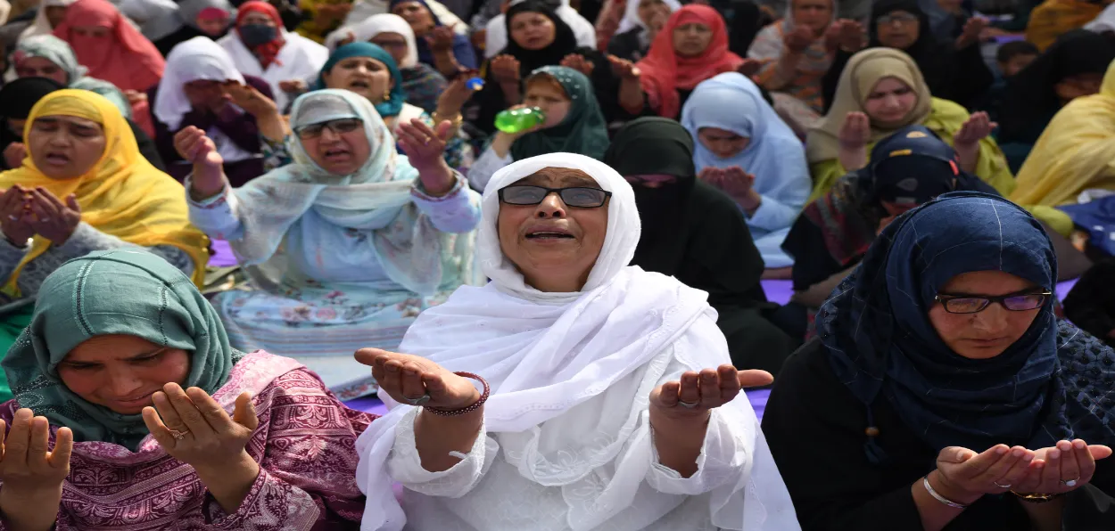 Women praying in Srinagar's Hazratbal shrine mosque on occasion of Eid-ul=-Fitr (Basit Zargar)