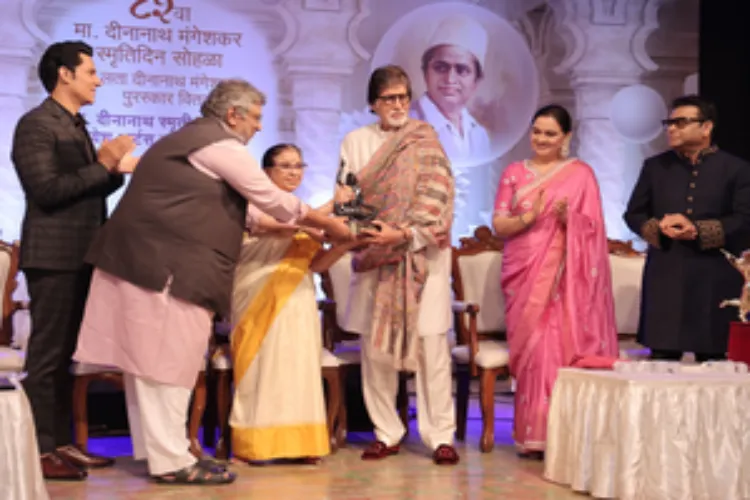 Amitabh Bachchan being honoured with the Lata Deenanath Mangeshkar Award 