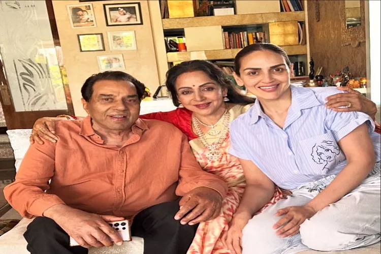 Dharmendra and Hema Malini with daughter Esha Deol