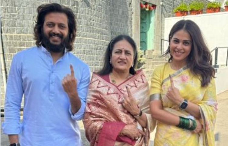 Ritesh, his mother Vaishali and genelia Deshmukh after casting their vote in Latur, Maharashtra