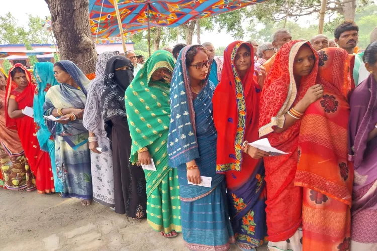 Bihar queuing up to cast their vote in a polling station in Bihar (Bihar Police X)