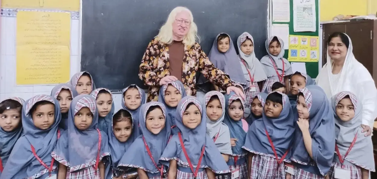 Hamid Iqbal Siddiqui And his wife Zahida with students during a quiz programme