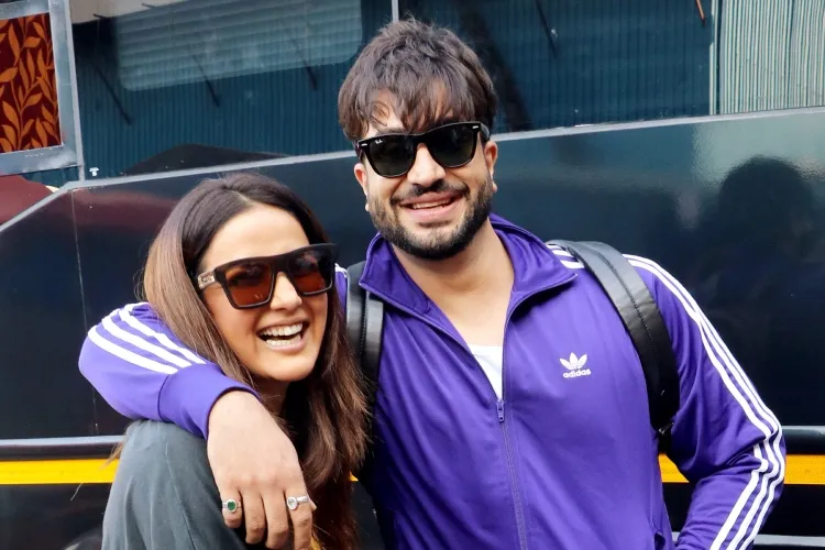 Television actors Jasmine Bhasin and Aly Goni