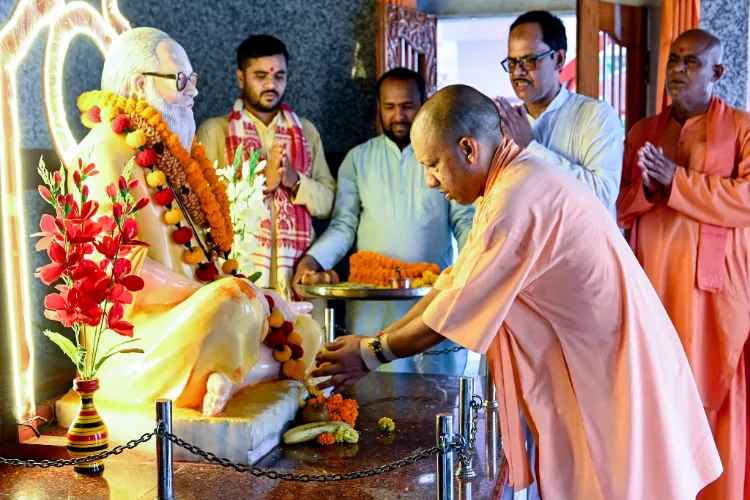 https://www.awazthevoice.in/upload/news/1720247291Yogi_Adityanath_holds_janata_darshan_at_Gorakhnath_Temple.webp