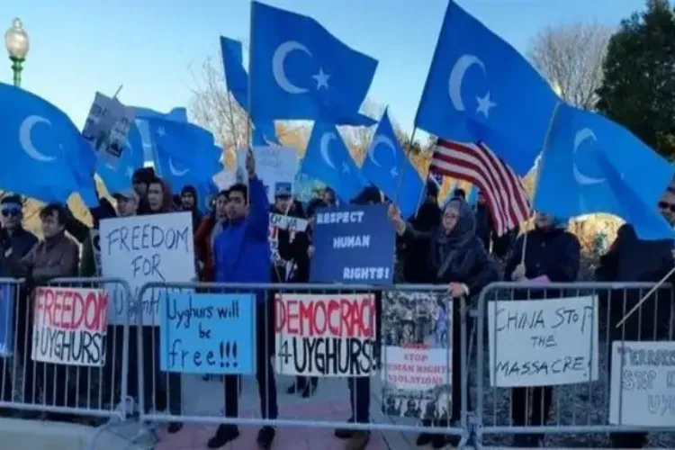 People protesting against  the Chinese Government