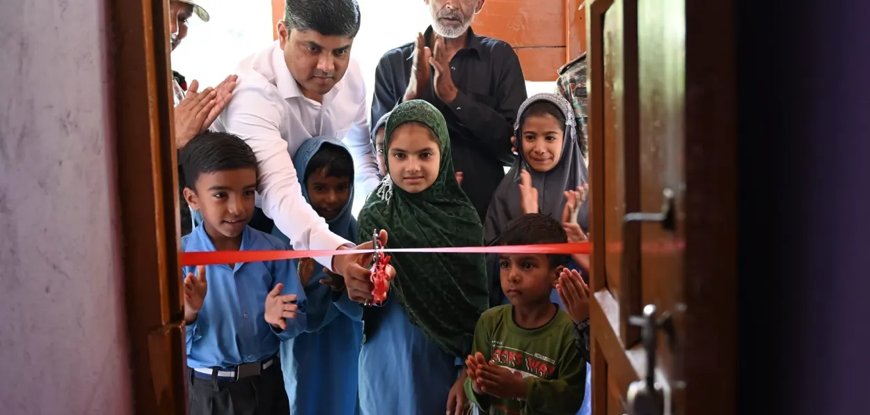 Children and Ganesh Thorat, CEO NAAM inaugurating the refurbished school in a Kashmir village