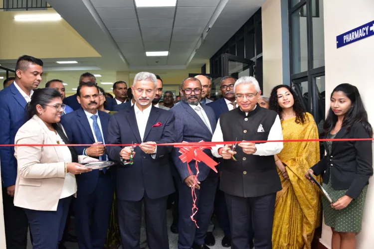 External Affairs Minister Dr S jaishankar and Mauritius PM Pravind Kumar Jugnauthinaugurating Jan Aushadi Kendra 