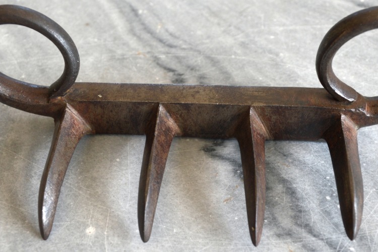 Tger claw used by Chattarpati Shivaji to kill 