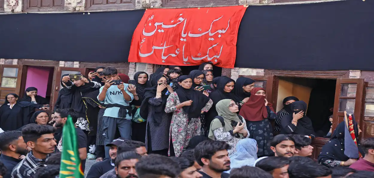 Shiites women in Kashmir witnessing the Taziya procession in Srinagar
