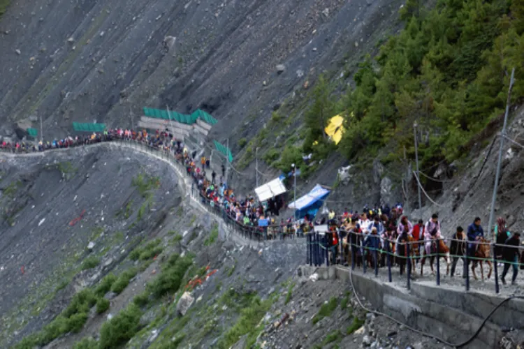 Pilgrims on their way to the Amarnath cave shrine