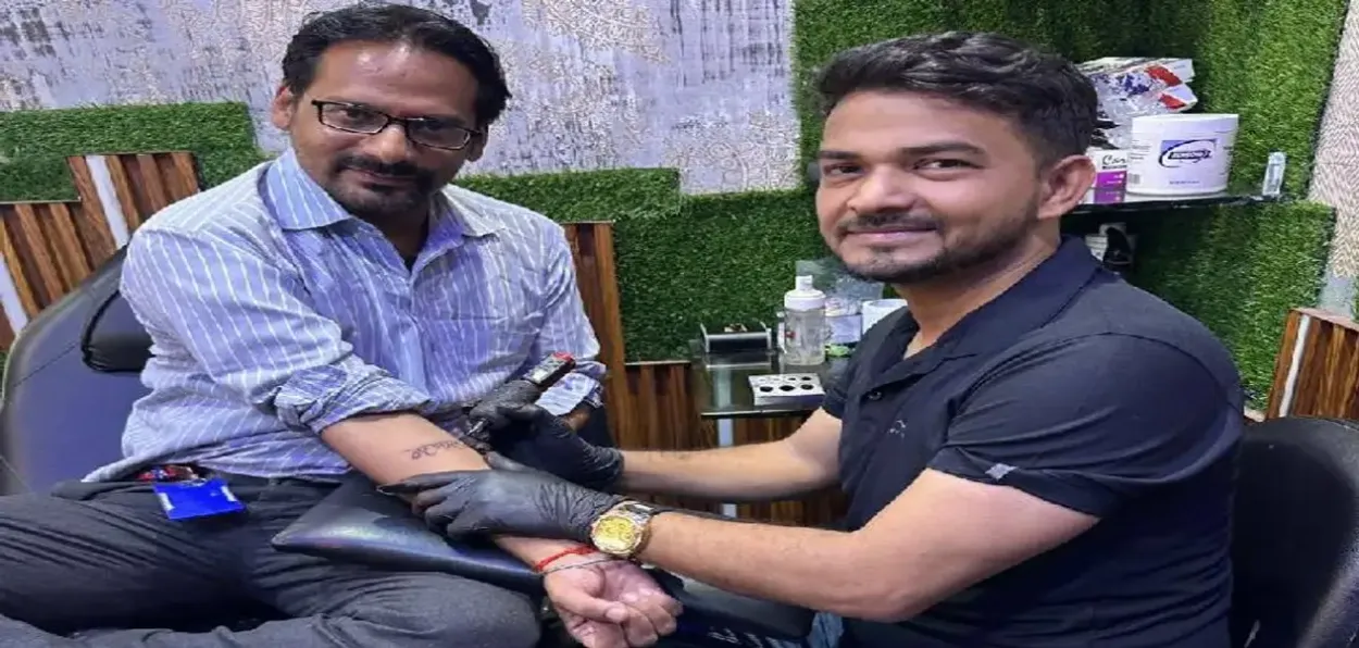 Faraz Javed making a Lord Shiva tattoo on client